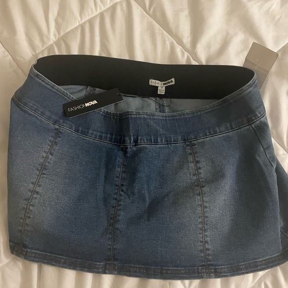 Unbelievable Deal!Juniors plus size shorts skirt and jeans!! Plus tank and tubes - Picture 4 of 10